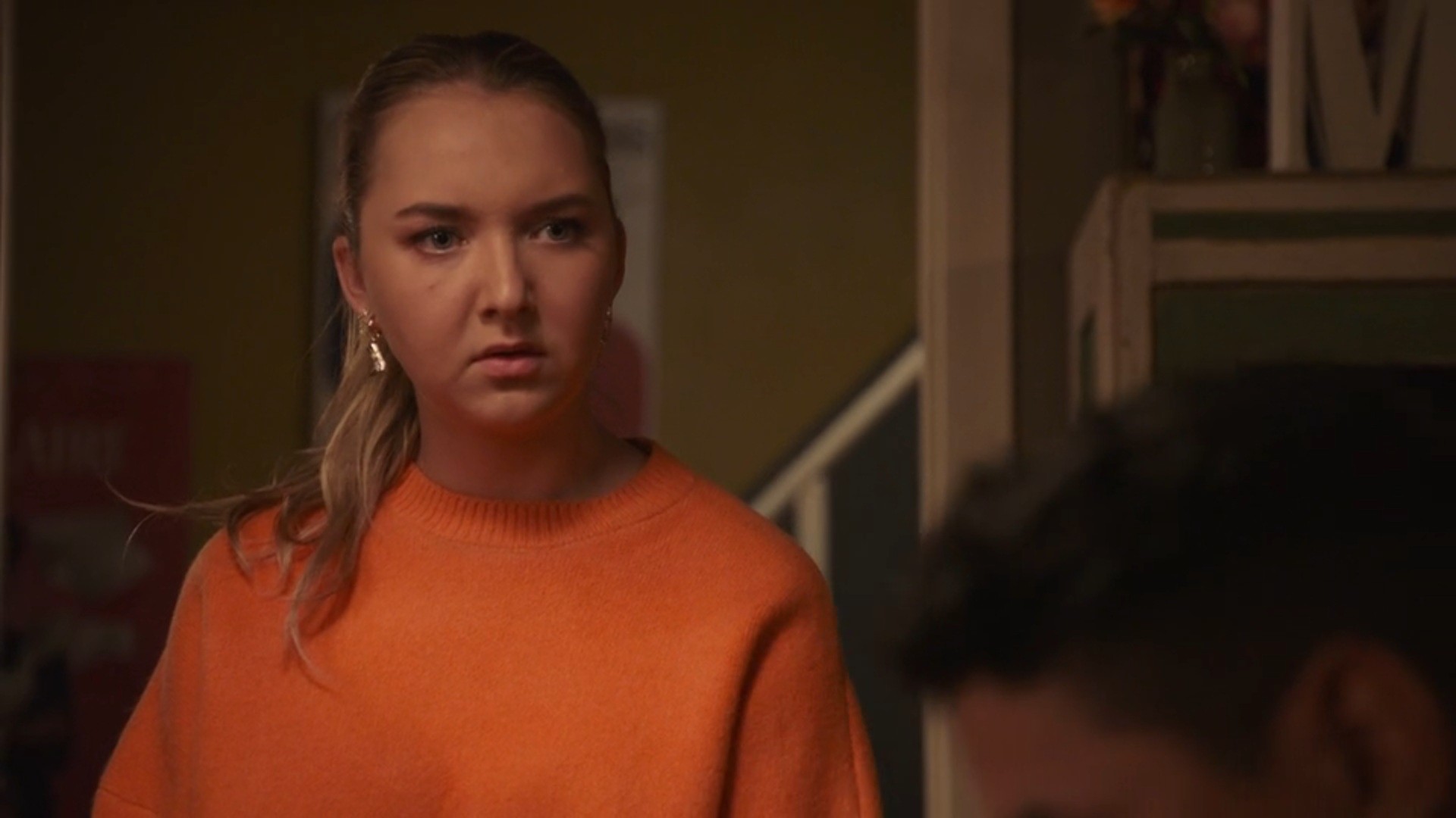 Demi hoort het halve verhaal van Marwan